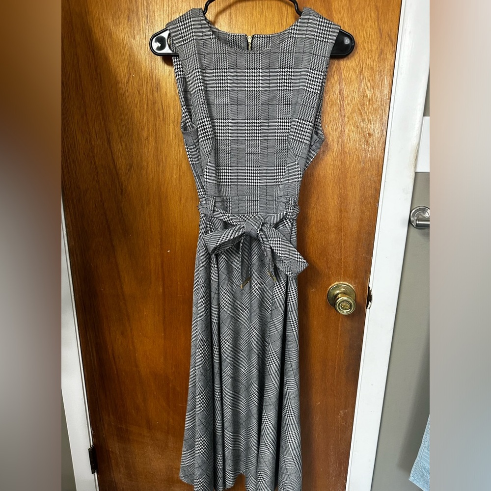 Calvin Klein Size 4 Midi Dress